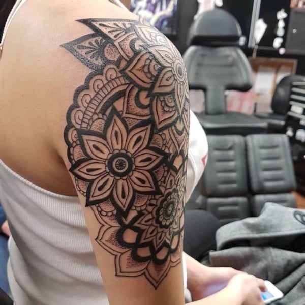 3 TOP 3 Tattoos on the Arm and Sleeve Woman Black Mandalas Overlapping on the entire shoulder and Arm